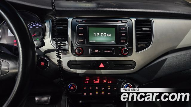 Kia Carens 2015 — photo 17