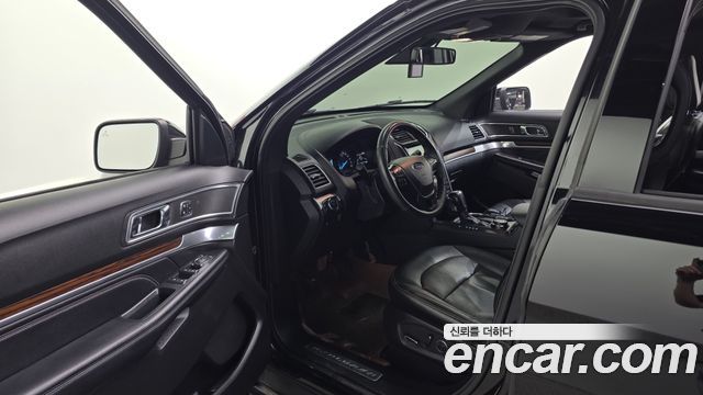 Ford Explorer 2018 — photo 13