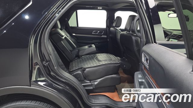 Ford Explorer 2018 — photo 17