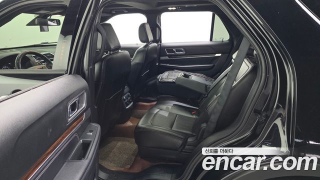 Ford Explorer 2018 — photo 18