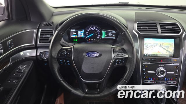 Ford Explorer 2018 — photo 20