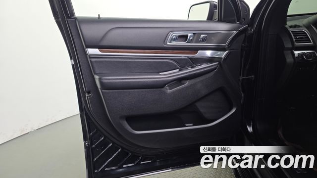Ford Explorer 2018 — photo 14