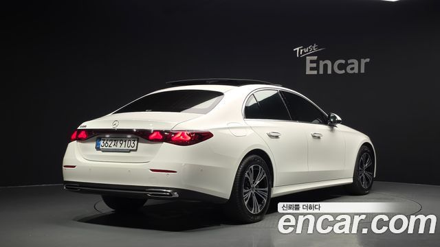 Mercedes-Benz E-Class 2026 — photo 2