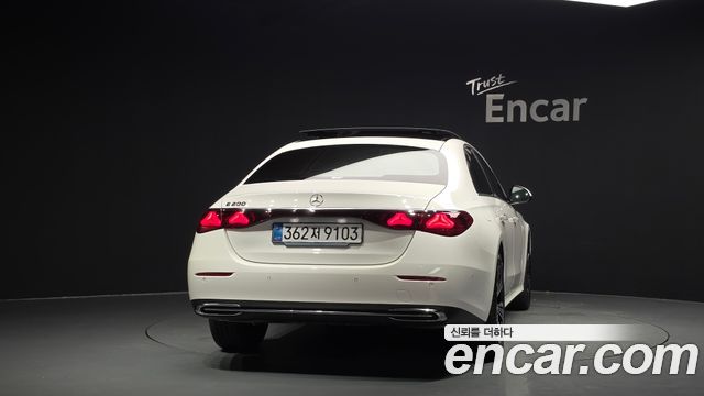 Mercedes-Benz E-Class 2026 — photo 4
