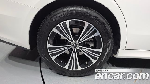 Mercedes-Benz E-Class 2026 — photo 5