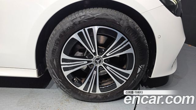 Mercedes-Benz E-Class 2026 — photo 7