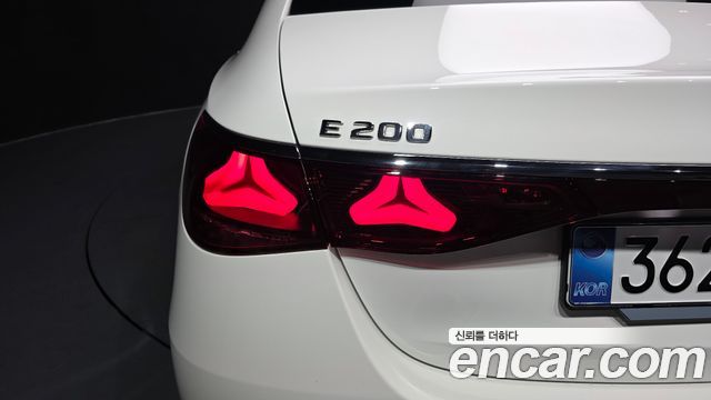 Mercedes-Benz E-Class 2026 — photo 9