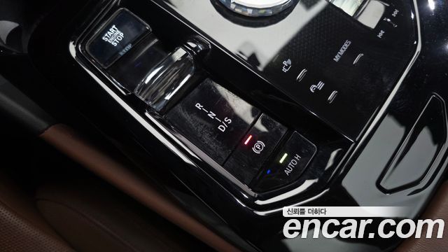 BMW 5-Series 2024 — photo 12