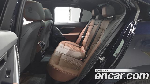 BMW 5-Series 2024 — photo 18