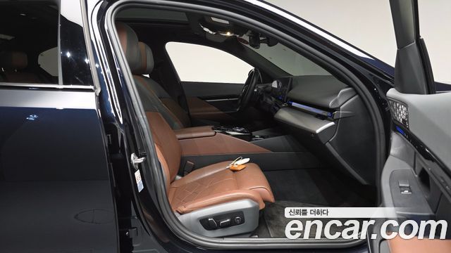 BMW 5-Series 2024 — photo 16
