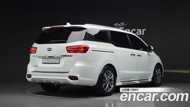 Kia Canival 2020 — photo 2