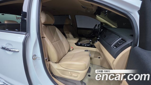 Kia Canival 2020 — photo 10
