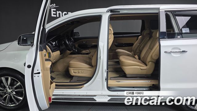 Kia Canival 2020 — photo 17