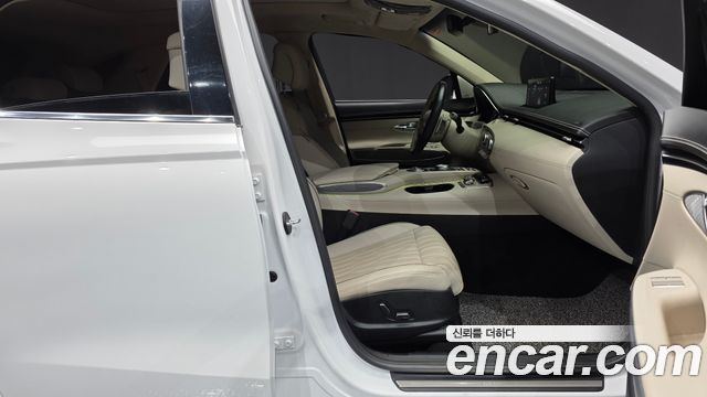 Genesis GV70 2021 — photo 11