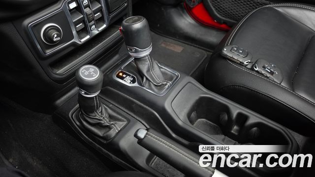 Jeep Wrangler 2020 — photo 12