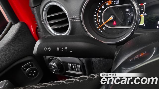 Jeep Wrangler 2020 — photo 18
