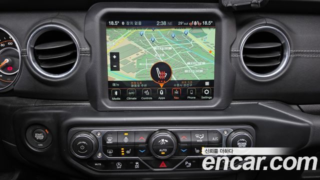 Jeep Wrangler 2020 — photo 19