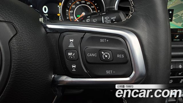 Jeep Wrangler 2020 — photo 24