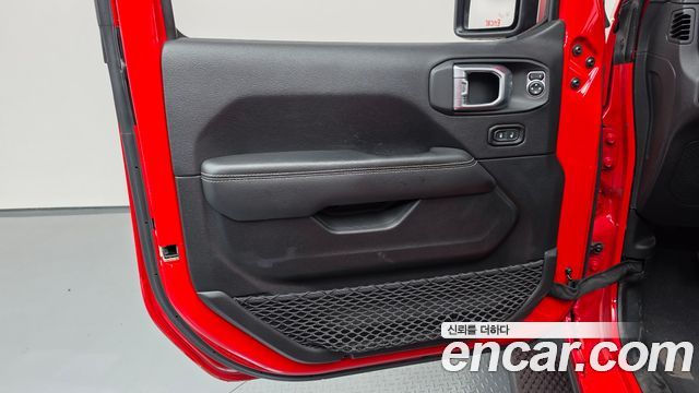 Jeep Wrangler 2020 — photo 14