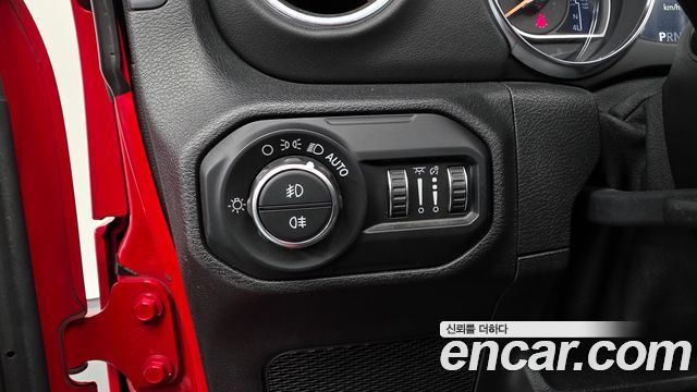 Jeep Wrangler 2020 — photo 30