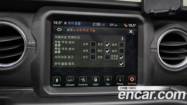 Jeep Wrangler 2020 — photo 33