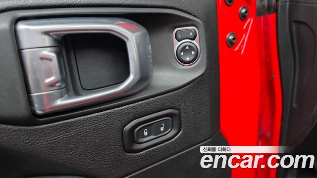 Jeep Wrangler 2020 — photo 35
