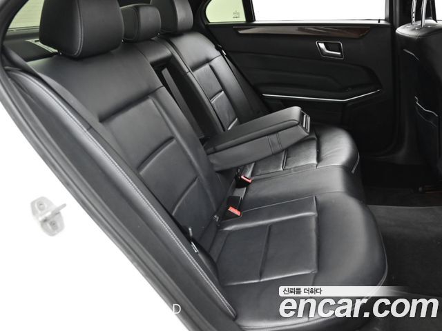 Mercedes-Benz E-Class 2014 — photo 12