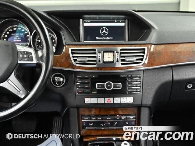Mercedes-Benz E-Class 2014 — photo 14