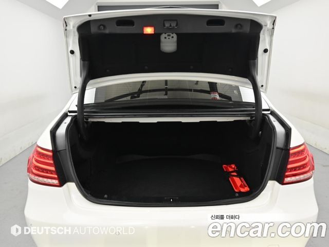 Mercedes-Benz E-Class 2014 — photo 19