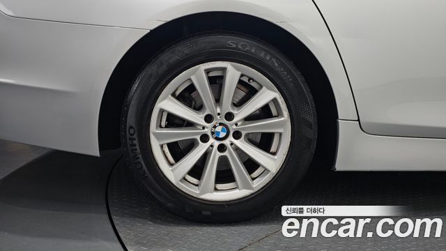 BMW 5-Series 2010 — photo 5
