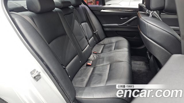 BMW 5-Series 2010 — photo 11