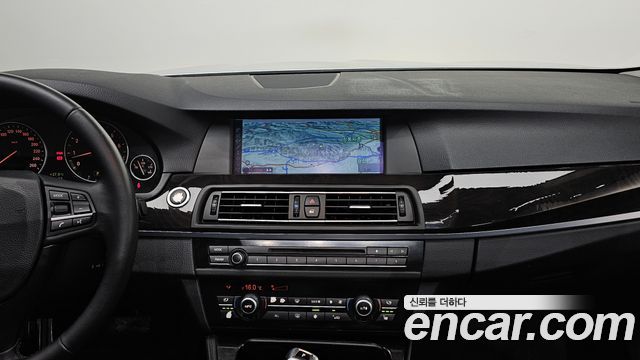 BMW 5-Series 2010 — photo 13