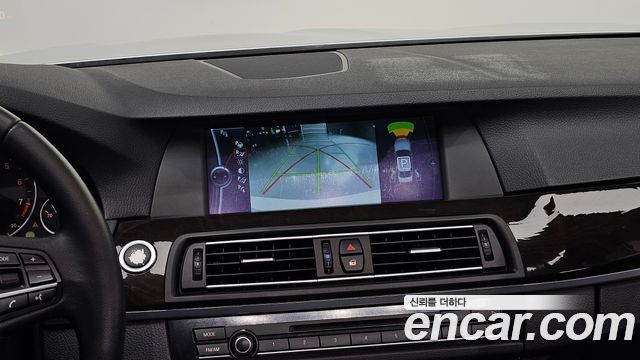 BMW 5-Series 2010 — photo 14