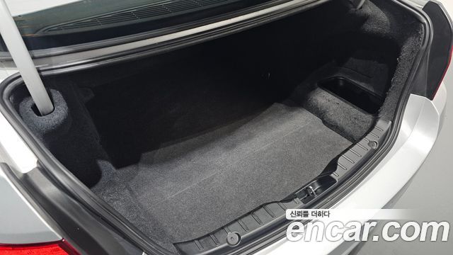BMW 5-Series 2010 — photo 20