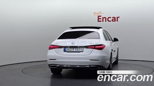 Mercedes-Benz C-Class 2022 — photo 4