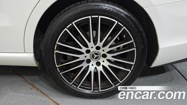 Mercedes-Benz C-Class 2022 — photo 7
