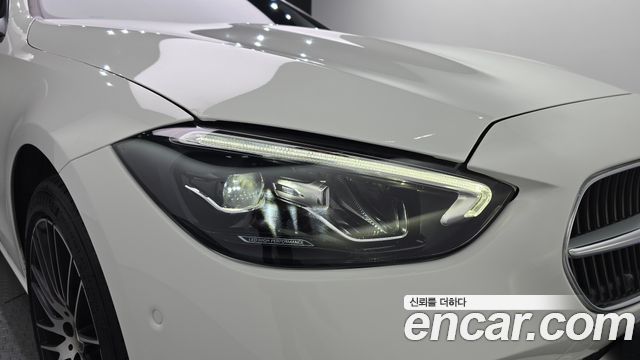 Mercedes-Benz C-Class 2022 — photo 8