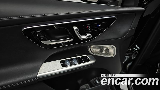 Mercedes-Benz GLC-Class 2024 — photo 28