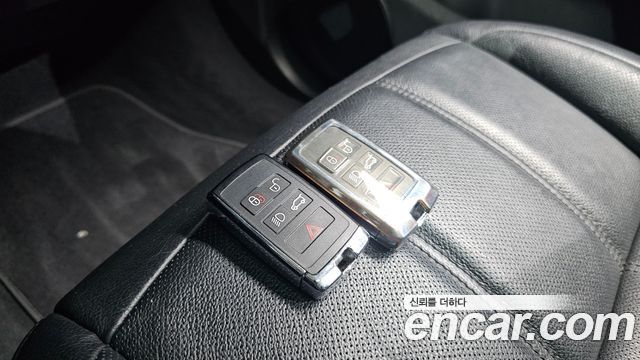 Land Rover Range Rover Evoque 2022 — photo 22