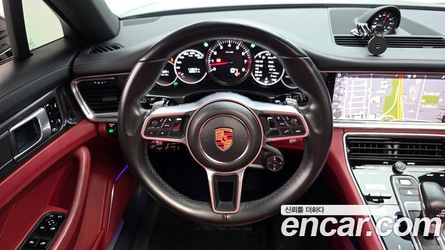 Porsche Panamera 2018 — photo 19