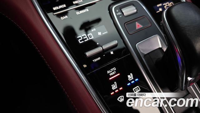 Porsche Panamera 2018 — photo 29