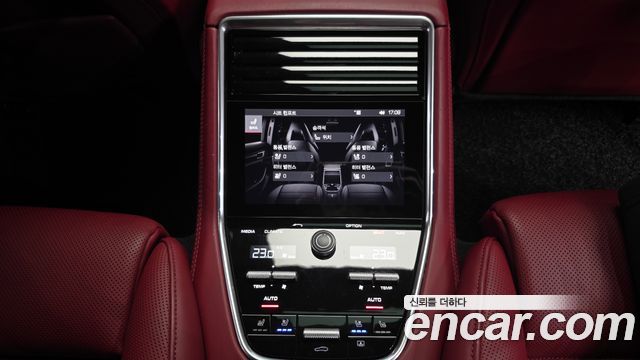 Porsche Panamera 2018 — photo 32
