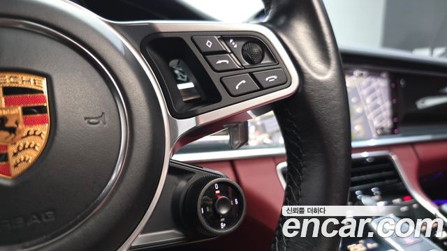Porsche Panamera 2018 — photo 35