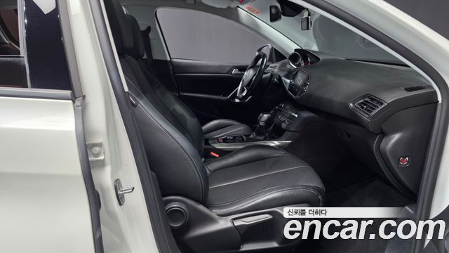 Peugeot 308 2015 — photo 11