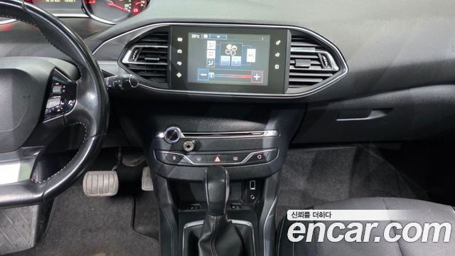 Peugeot 308 2015 — photo 14