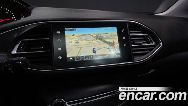Peugeot 308 2015 — photo 16