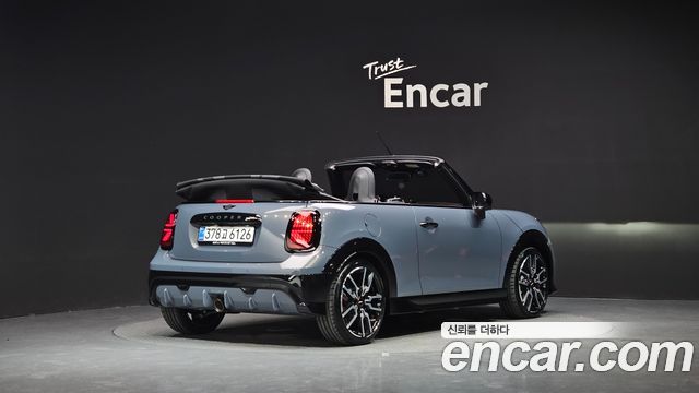 Mini Cooper Convertible 2026 — photo 2
