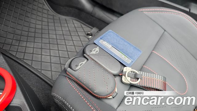 Mini Cooper Convertible 2026 — photo 21
