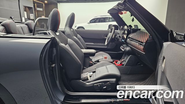 Mini Cooper Convertible 2026 — photo 16