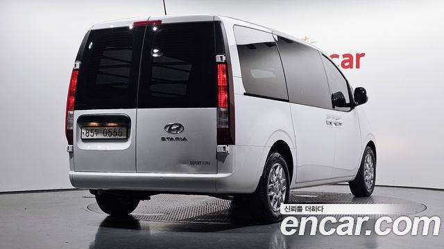 Hyundai Staria 2022 — photo 2